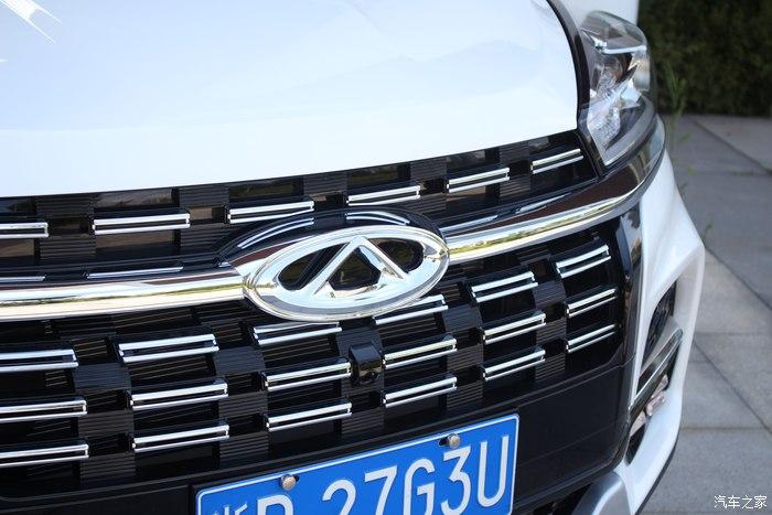 虎子前脸的奇瑞标志性车标,非常显眼虎子虽然大车身,但车子一点都不