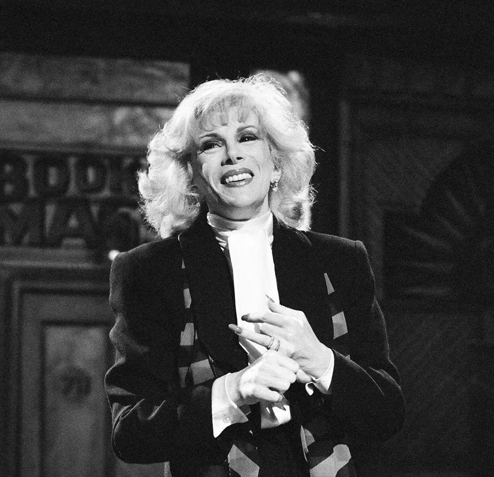 喜剧女王joanrivers丈夫自杀负债千万她却在努力逗笑观众