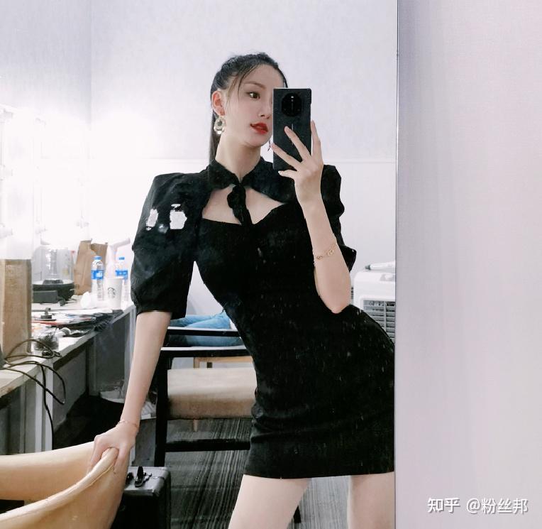 众所周知,南波儿官宣离婚后就全身心的投入到了自己的直播事业中来.