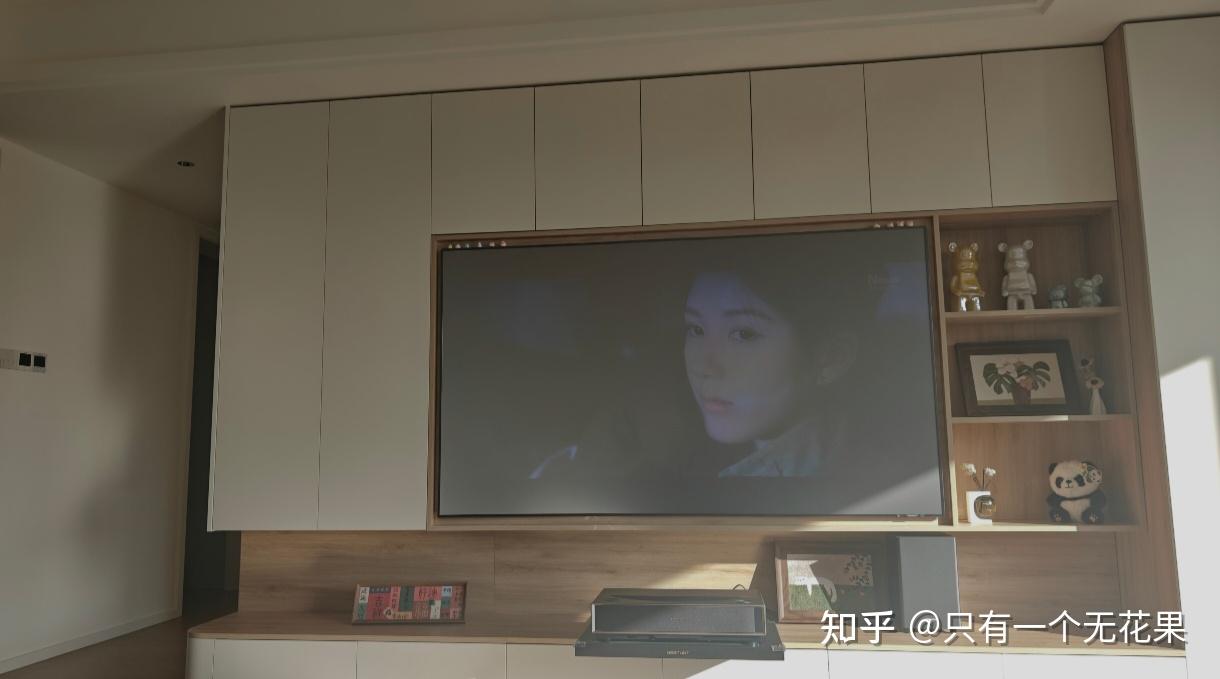 拯救“见光死”电视屏幕!海信小墨E5S实测,墨晶屏2.0让阳光客厅秒变私人影院!