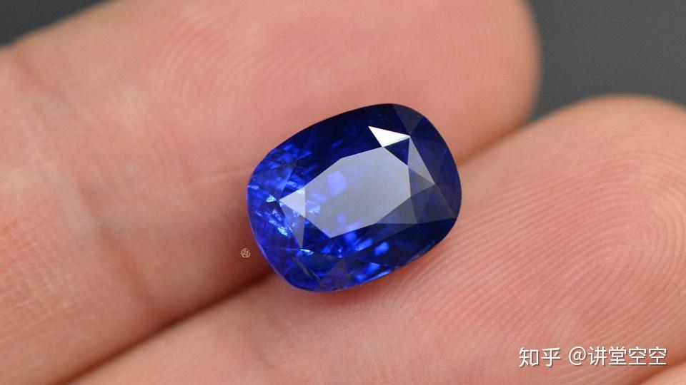 为什么矢车菊蓝蓝宝石比皇家蓝蓝宝石贵?