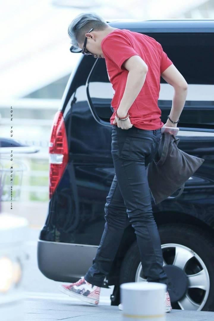 如何评价金南俊(rap monster)的颜?