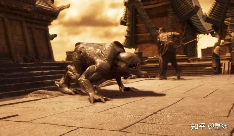 云南虫谷痋人群演身穿69斤重皮套一半靠特效一半真人演出