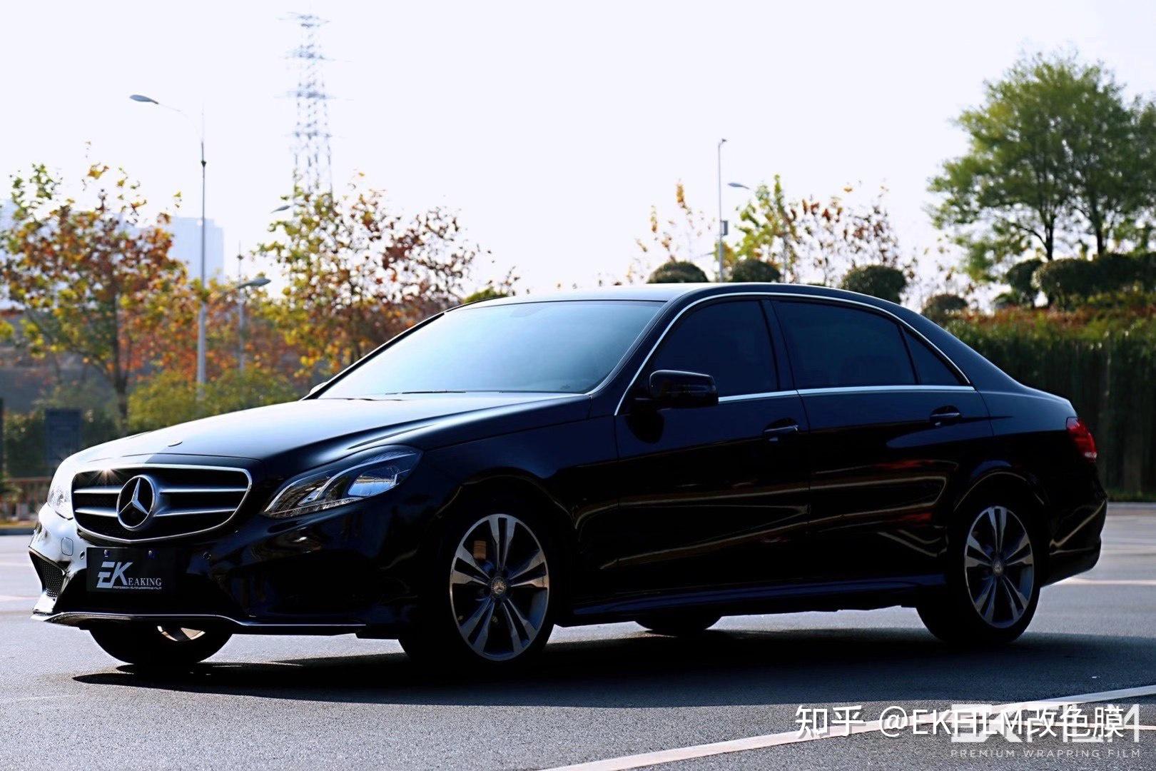 奔驰e200汽车ek改色膜pet 超级亮黑