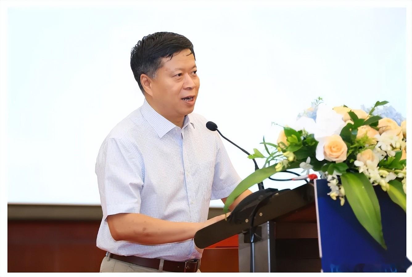 ▼讲师简介材话大咖第14期,我们邀请到材料委常务副主任徐坚教授进行