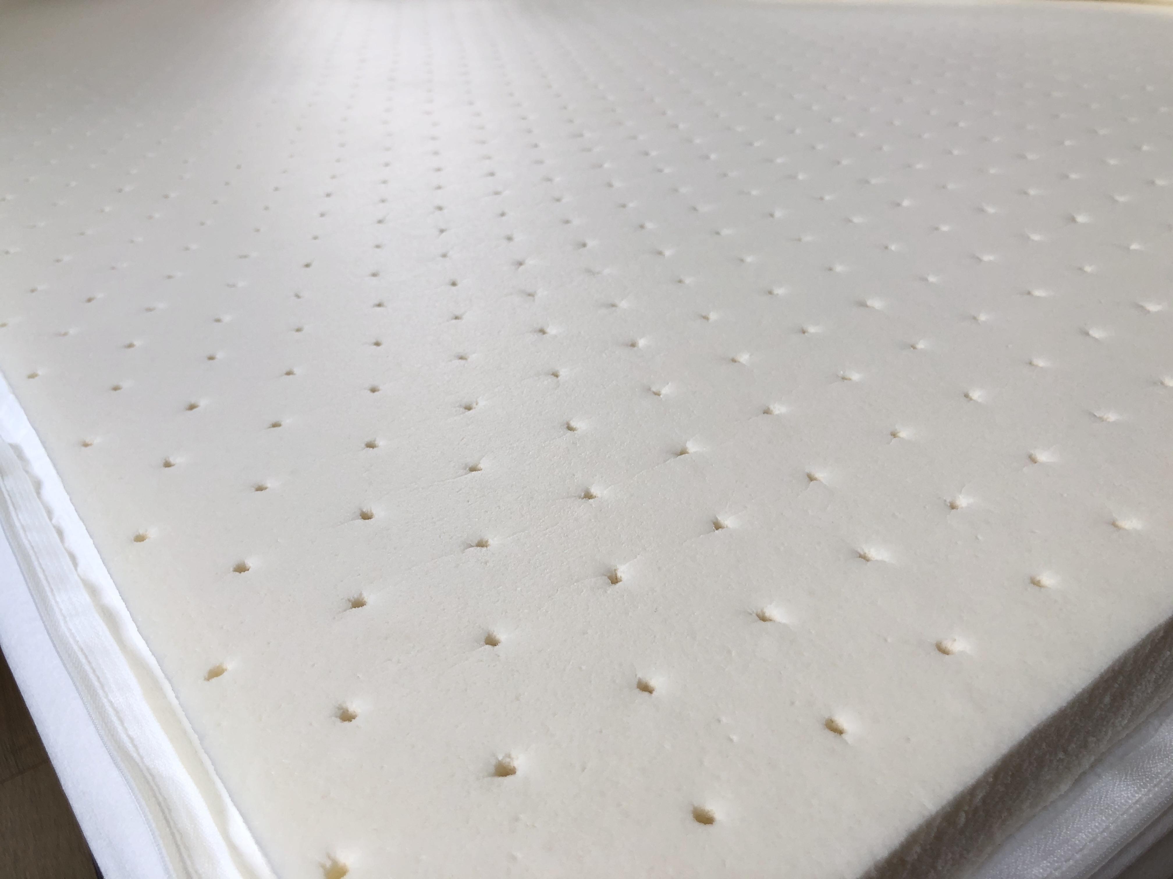 毕竟床垫的选购是一门玄学,一方面能够清晰看到床垫的内部结构会比较