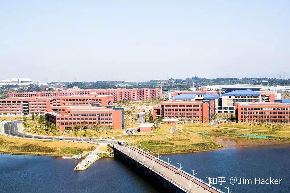 学校现有仙溪,江湾,河滨三个校区,校园占地面积2206.