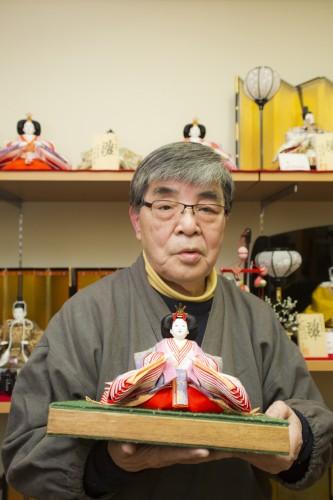 重男是竹中家人偶师的三代目,初代目是其