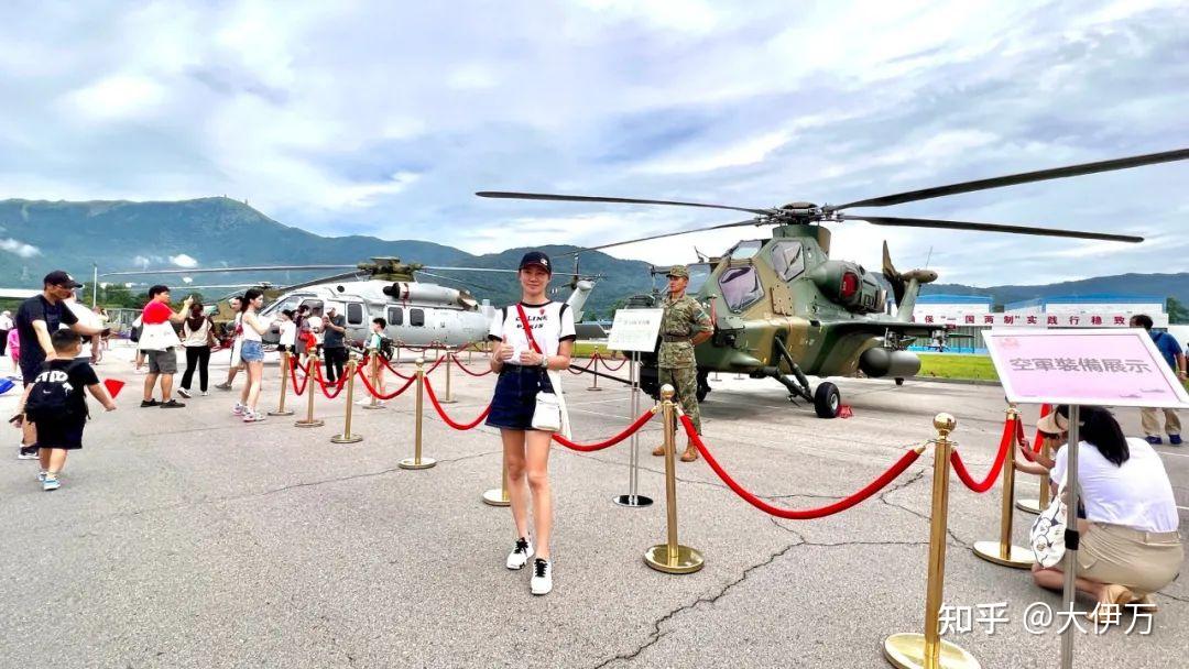 细节特写驻港部队军营开放日直20ks型直升机首次公开亮相