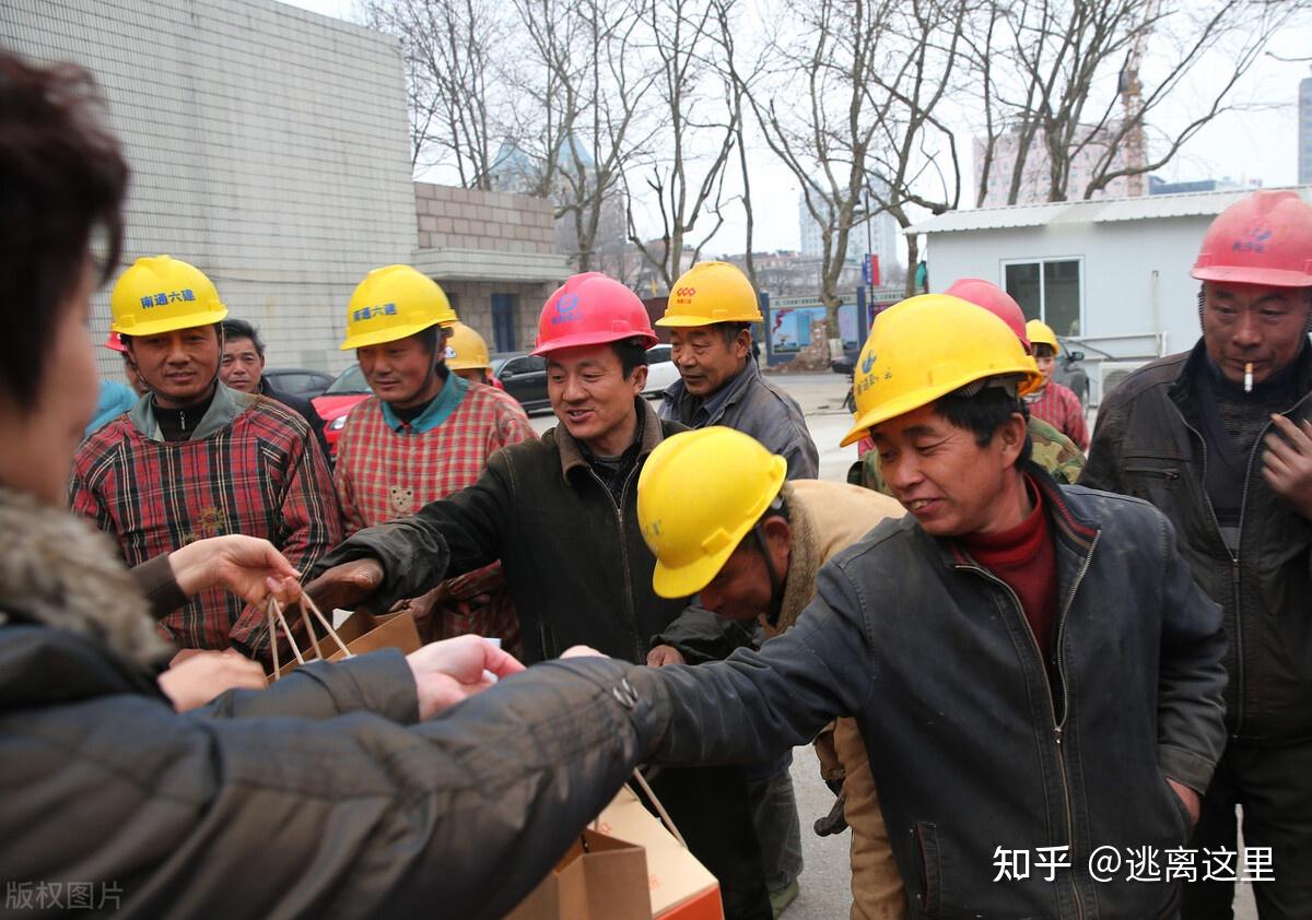 包工头也苦恼为什么现在工地日薪三百也招工难
