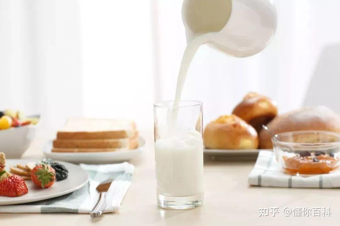 二,睡前一杯热牛奶