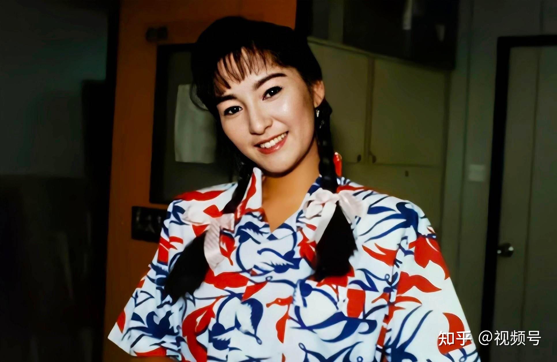 港星雪梨近况曝光,与梁小龙聚会显老态,网友惊呼认不出