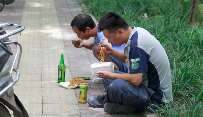 西安的面食为什么都用很大的碗？