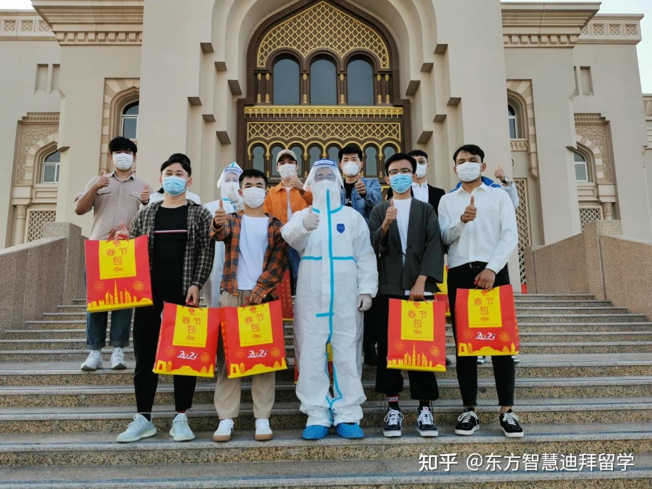 驻迪拜总领馆慰问中国留学生发放春节包