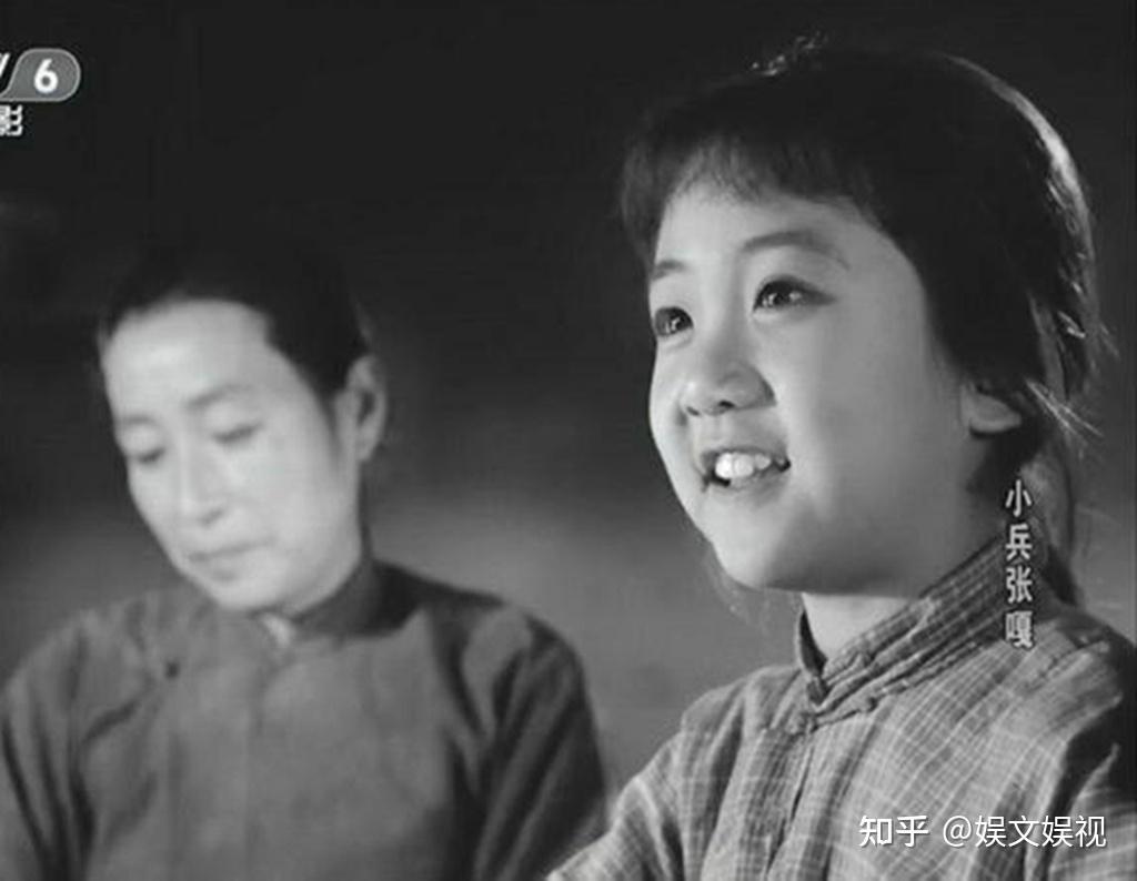 例如,《小兵张嘎》中一口一个"嘎子哥,嘎子哥"叫着,和嘎子一起游玩,一