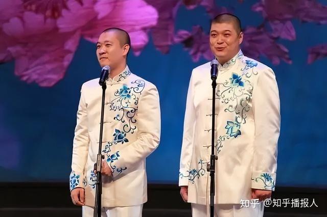 凌晨三点还在卖货,直播间只有几百人,曹云金搭档刘云天缺钱花吗