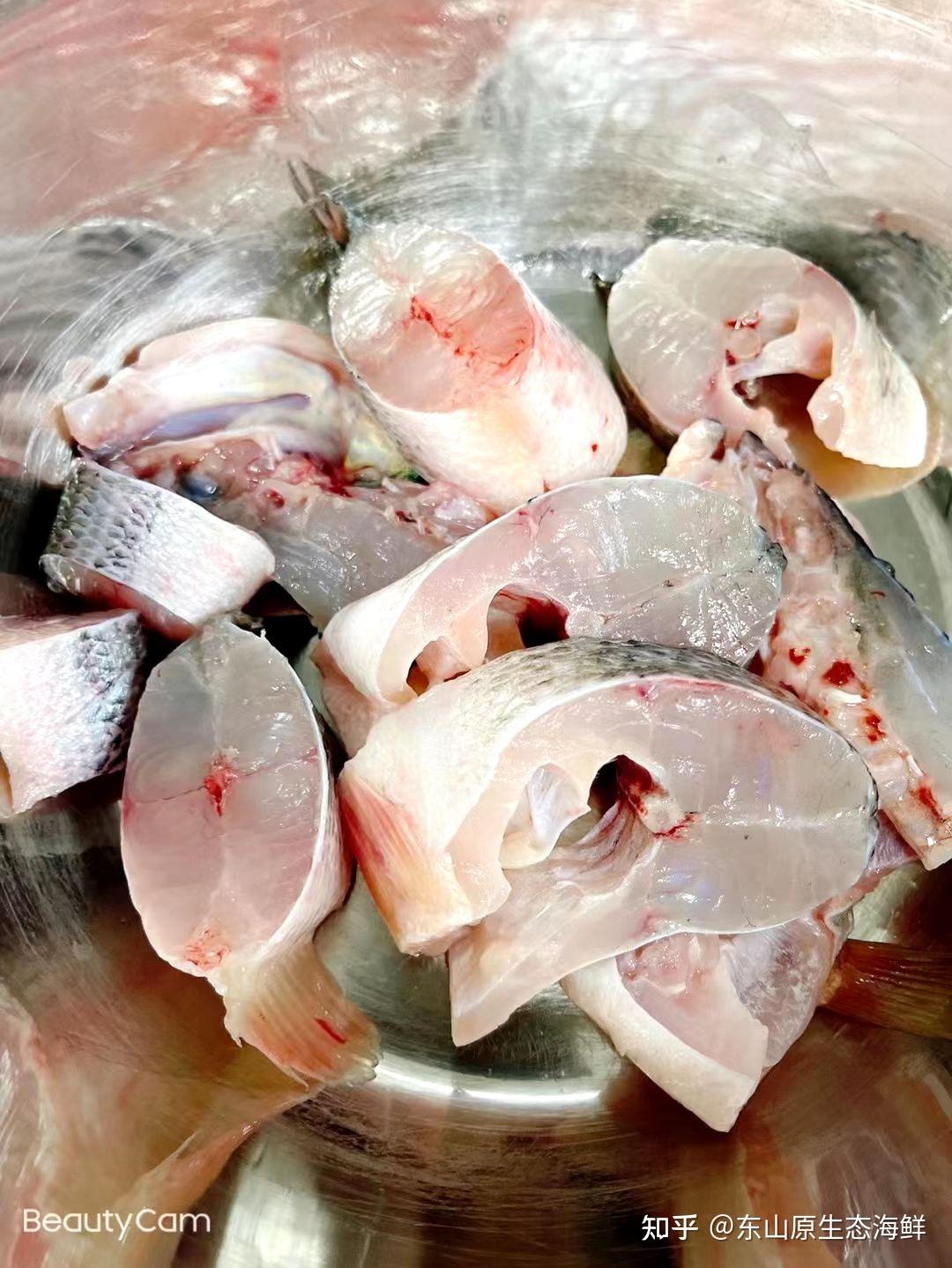烤海鲈鱼海鲜铁锅饭图片