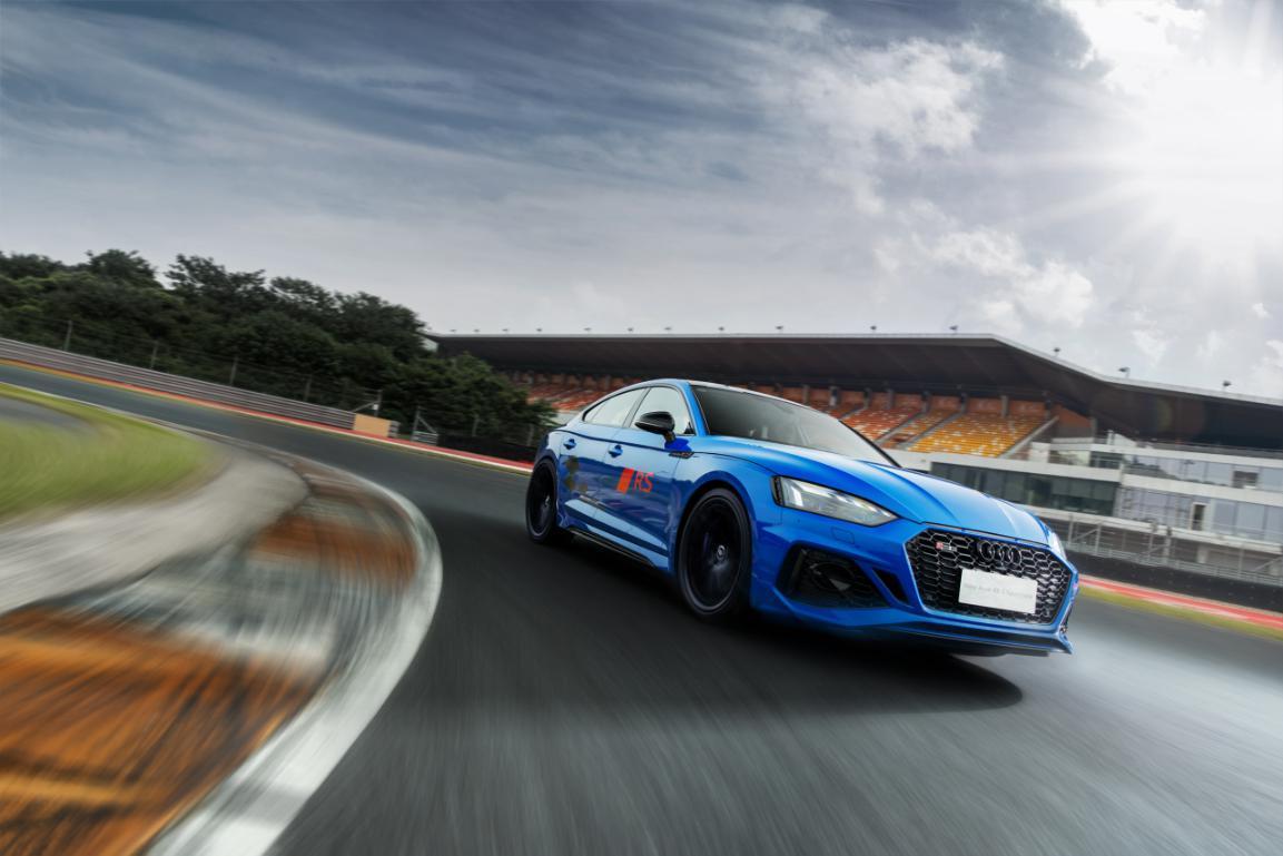 赛道露獠牙奥迪rs家族展现出的狂暴与温顺