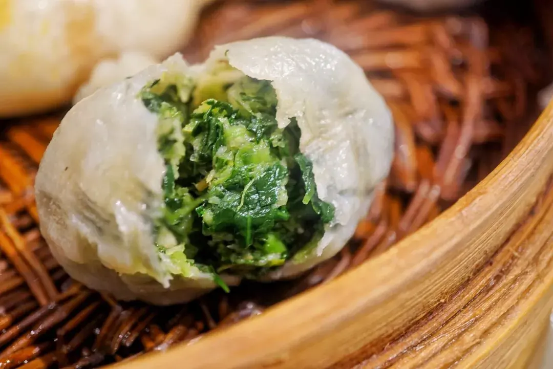 一壶茶一叠烫干丝一笼包子一碗鱼汤面就是一个丰足的早晨