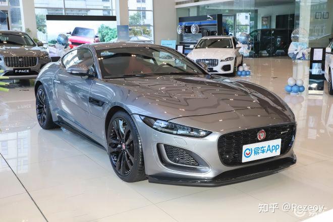 德温的偷车任务中,德温给了小富一辆红色f620用来和富二代们飙车双门