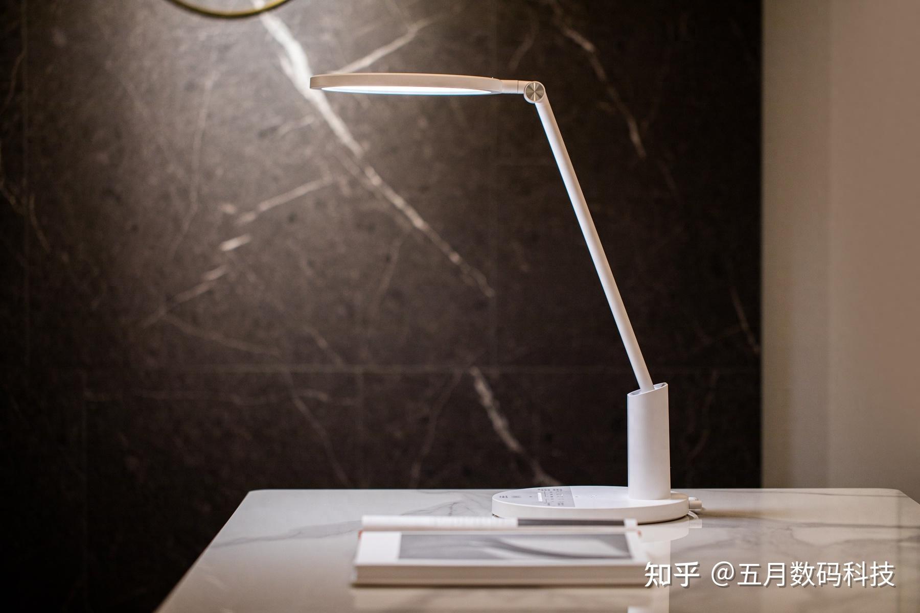 星光璀璨之夜华为智选达伦智能台灯3pro伴我同行