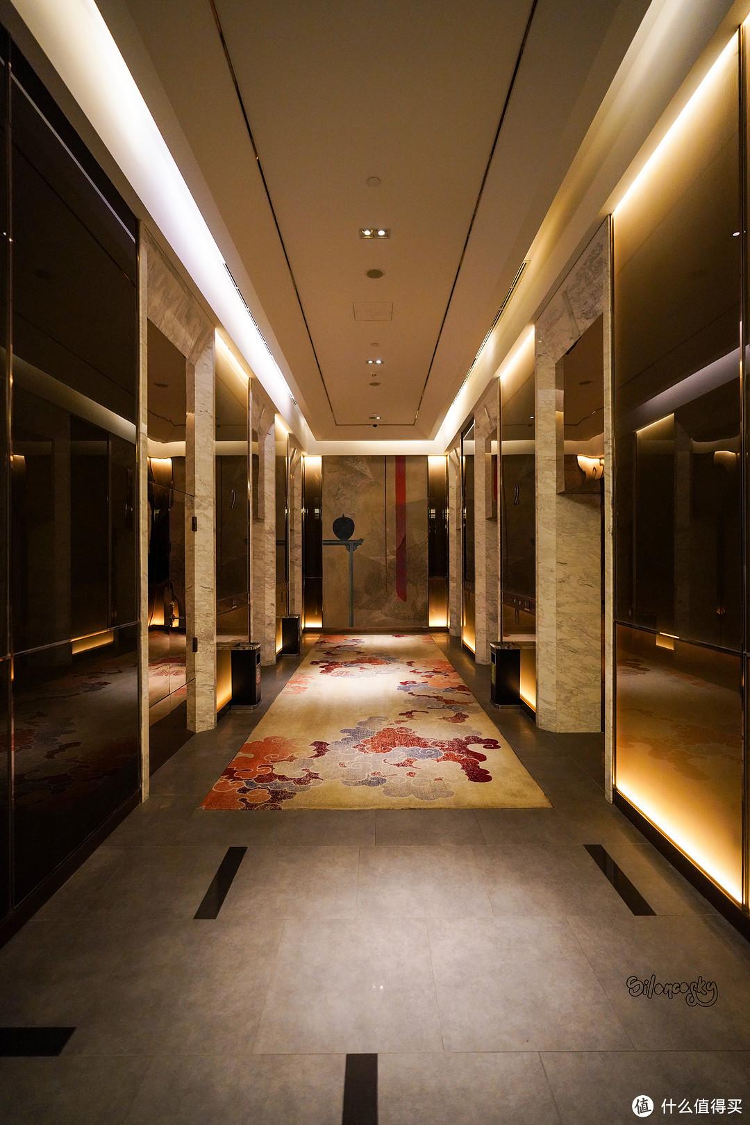 景观和酒廊俱佳差旅优选宁波北仑世茂希尔顿逸林酒店行政套房482