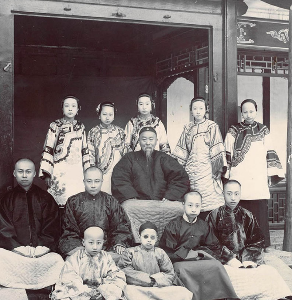 晚清李鸿章家族老照片正室妻子端庄美丽偏房小妾秀气惊艳