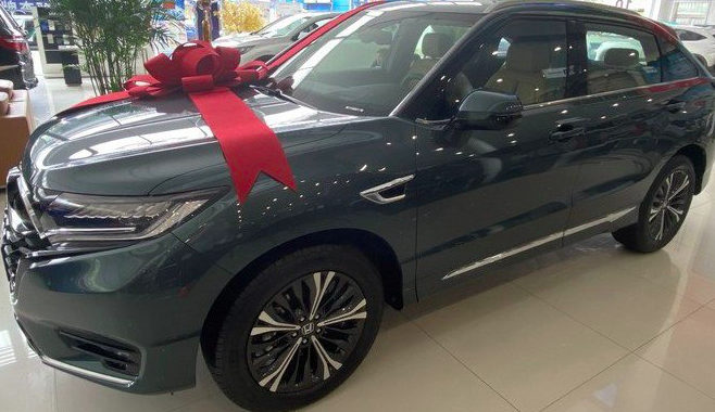 实拍2020款本田urv银黛灰色车身很耐看配hud抬头数字显示