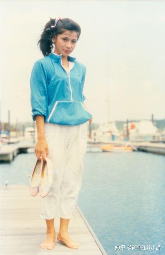 时尚就是一个圈翁美玲的造型告诉我们再过30年也不如她潮