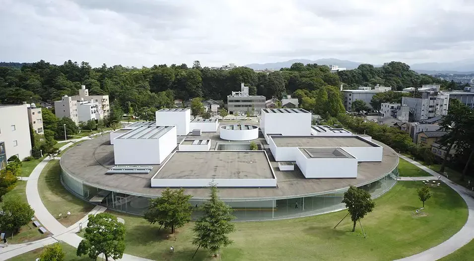 就是普利策奖获得者妹岛和世与西泽立卫的经典作品——21世纪美术馆