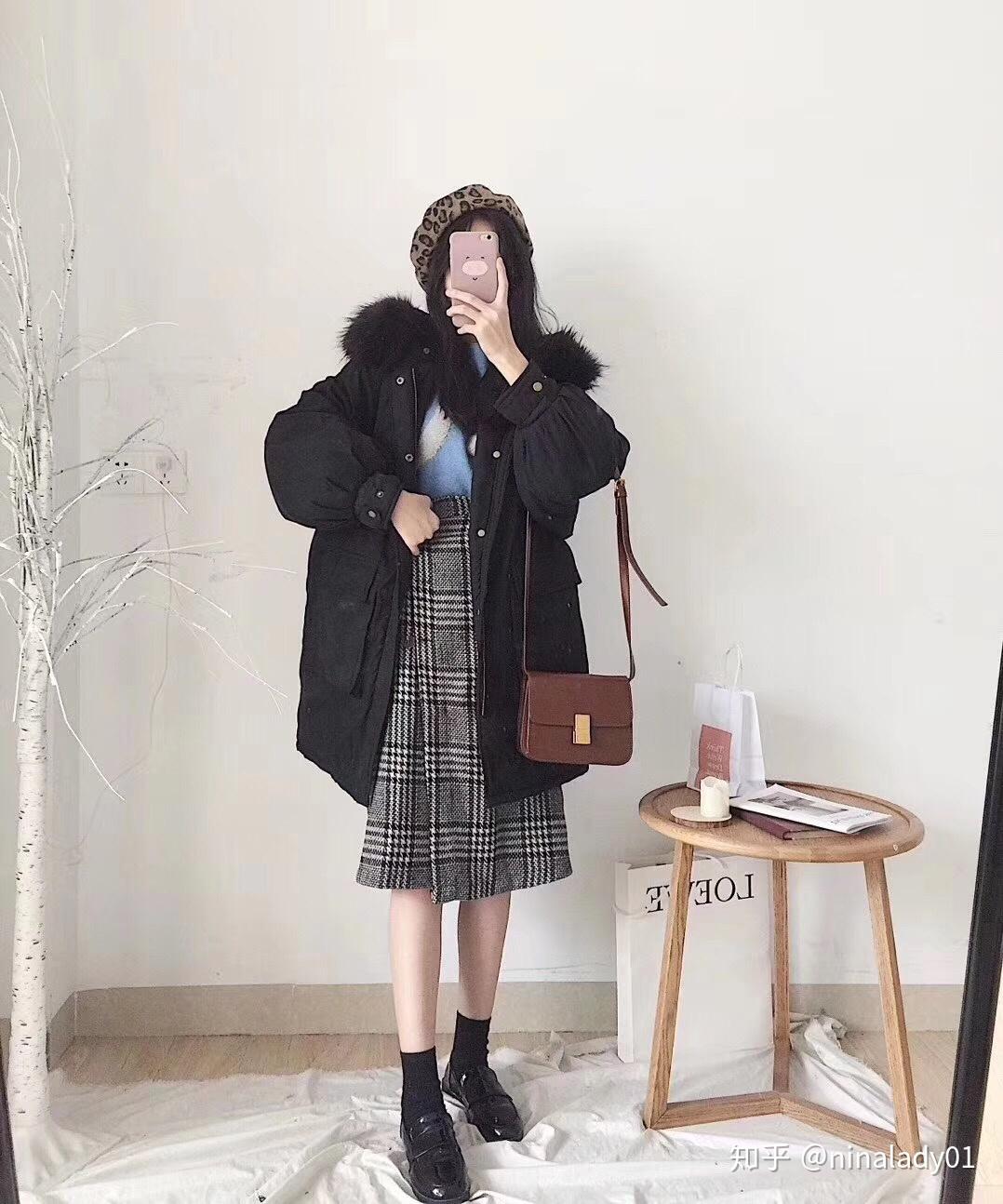 冬天的黑色针织裙配什么样式什么颜色的鞋好看