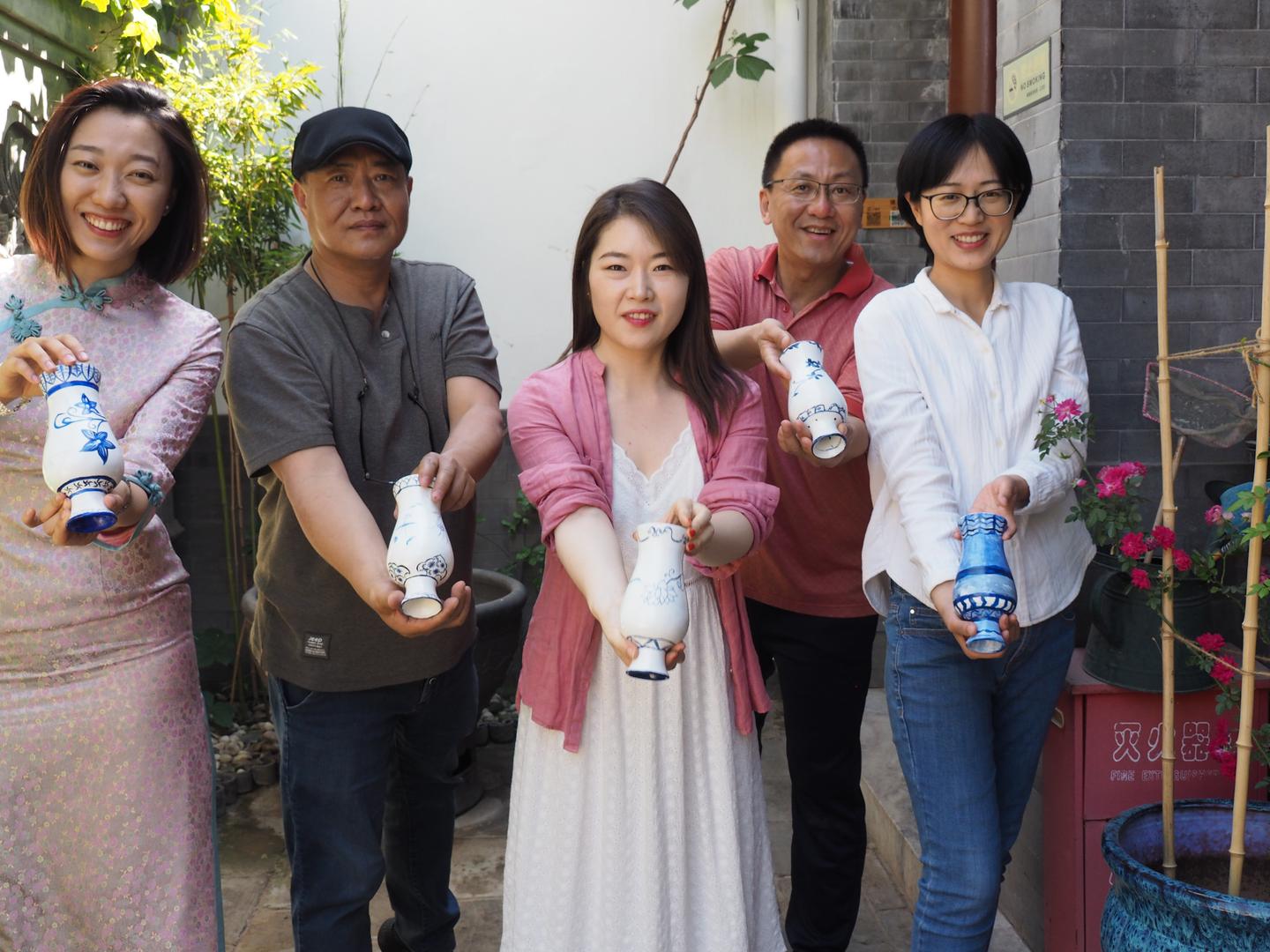 心动团建 探秘琉璃厂神秘古玩行 绘制 青花瓷 感受文人雅趣 知乎 心动团建 探秘琉璃厂神秘古玩行 绘制 青花瓷 感受文人雅趣 知乎