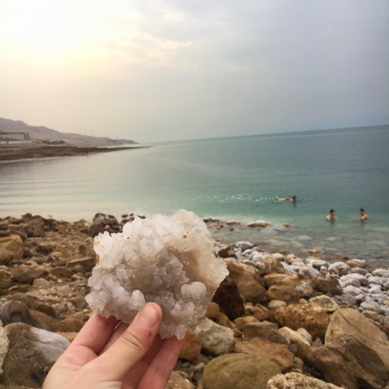 在死海游泳是什么感觉? - Easter Tsang 的回答