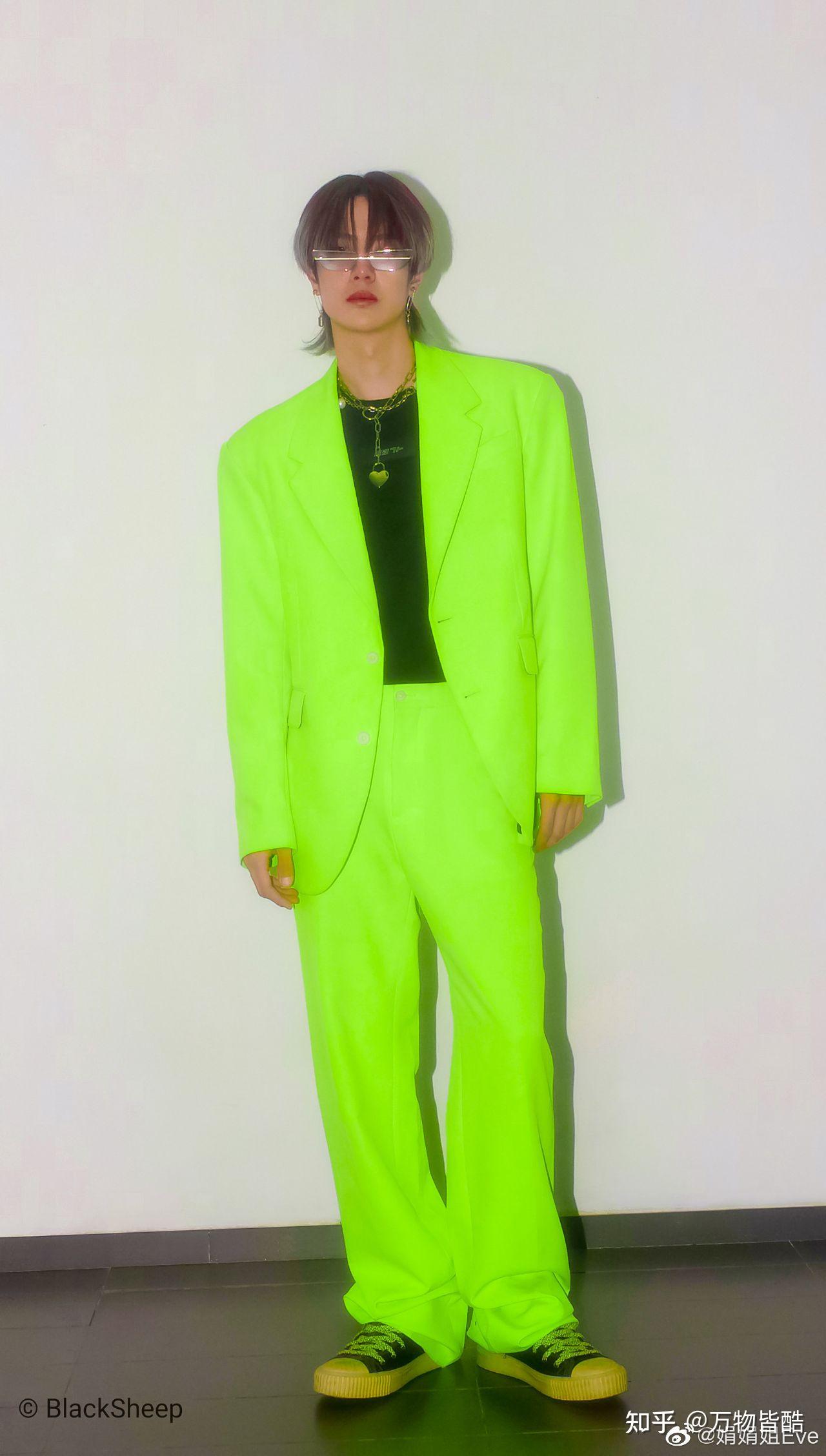 王一博绿色西装西服图片