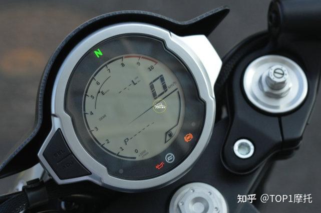 因颜值圈粉为配置心动终被操控折服春风700clx运动版试驾