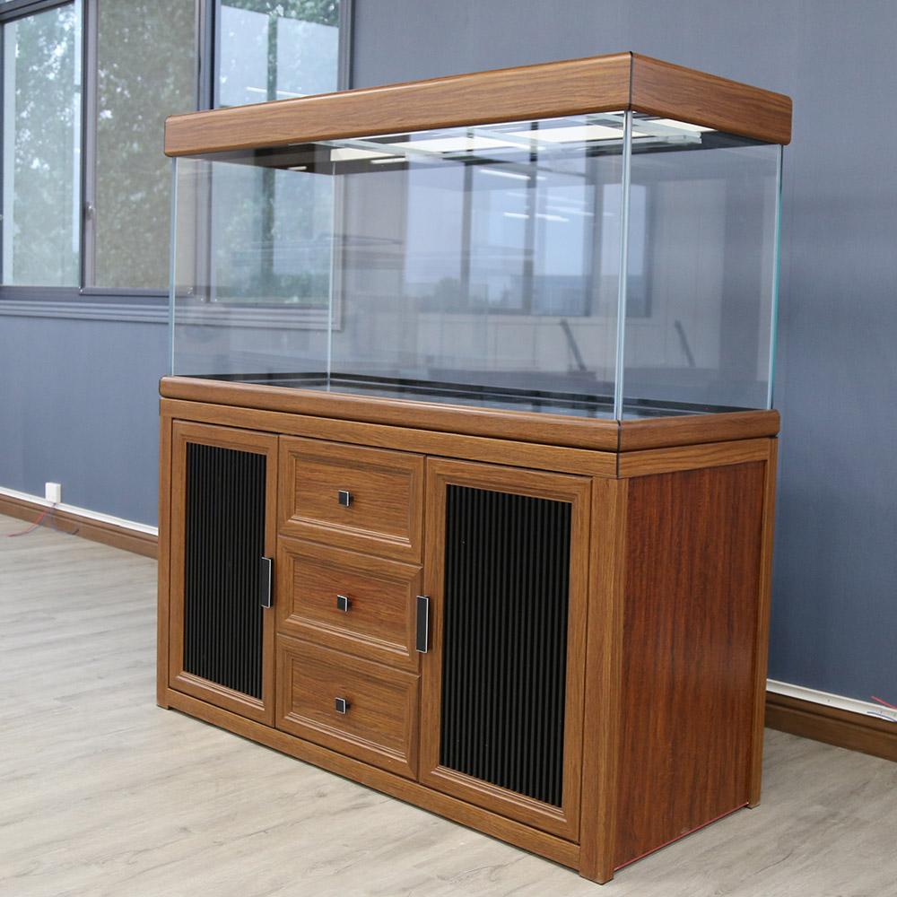 定做超白玻璃鱼缸好还是亚克力鱼缸好