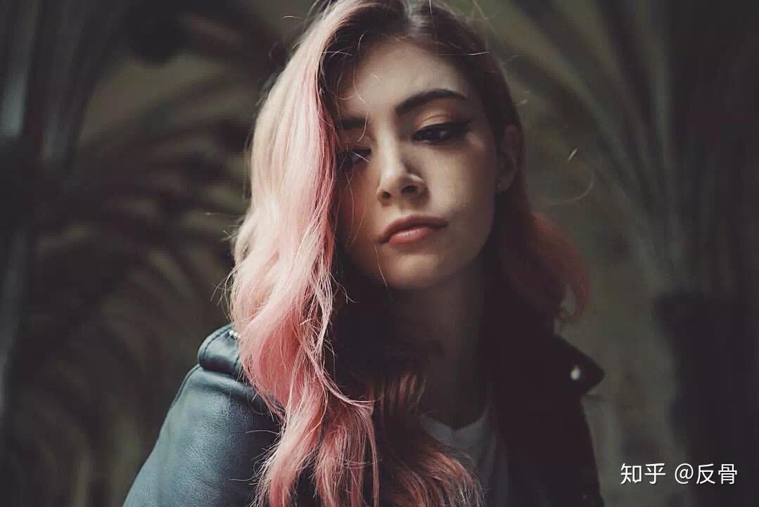 如何评价chrissy costanza的歌声?