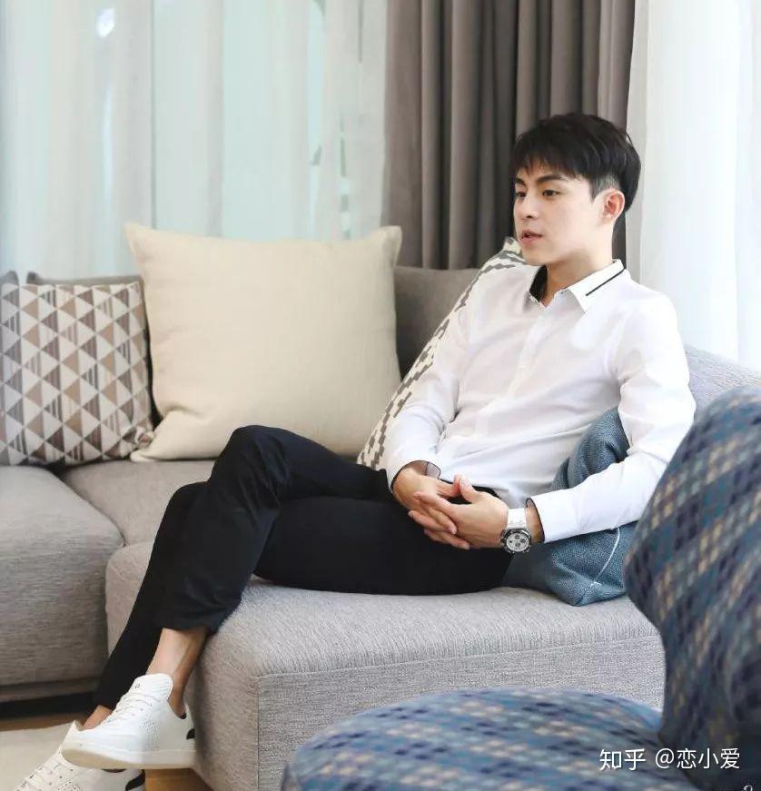 但在之后的农家乐环节中,卓逸凡又与宋湲选择了越野项目,两人一起开着