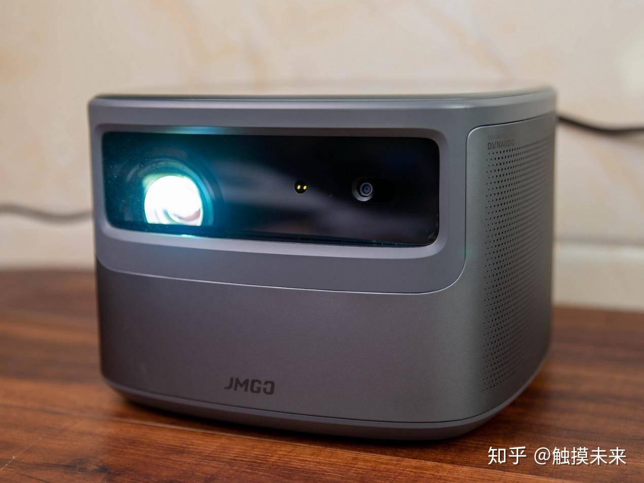 100英寸大屏幕的游戏和观影感受坚果j10投影仪带你来体验