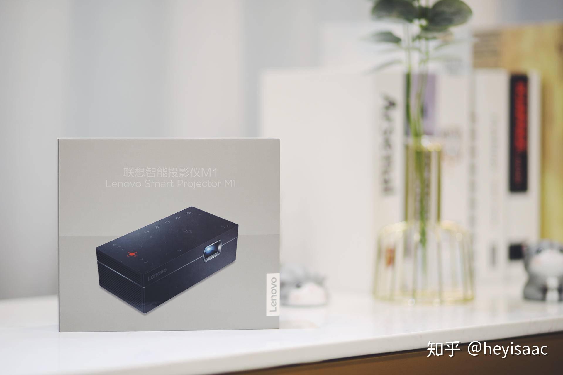那么投影便是首选的对象,像是近期联想发布的「智能投影仪m1」便是不