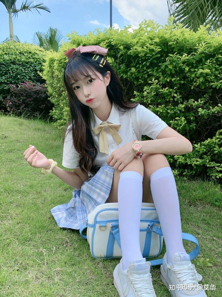 大家穿jk时会穿黑丝嘛在校园