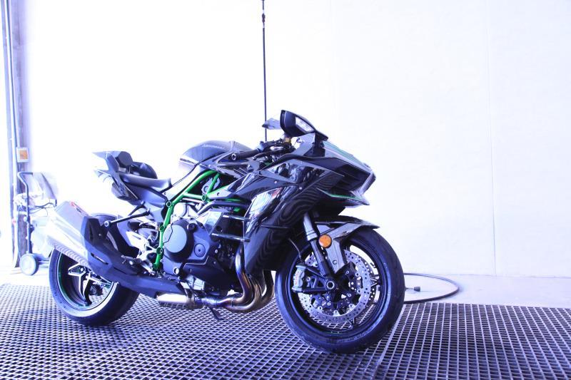 【仿赛档案】速度终结者增压神兽——川崎h2