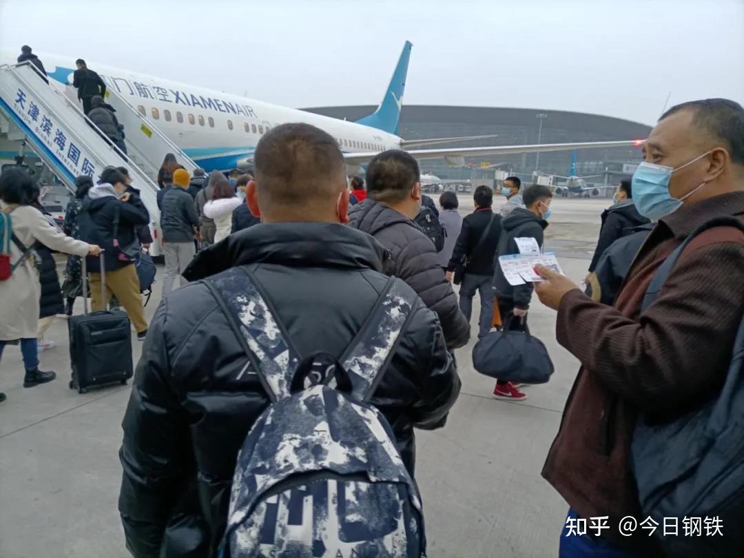 正月初三唐山德龙钢铁12名员工赴印尼支援德信钢铁