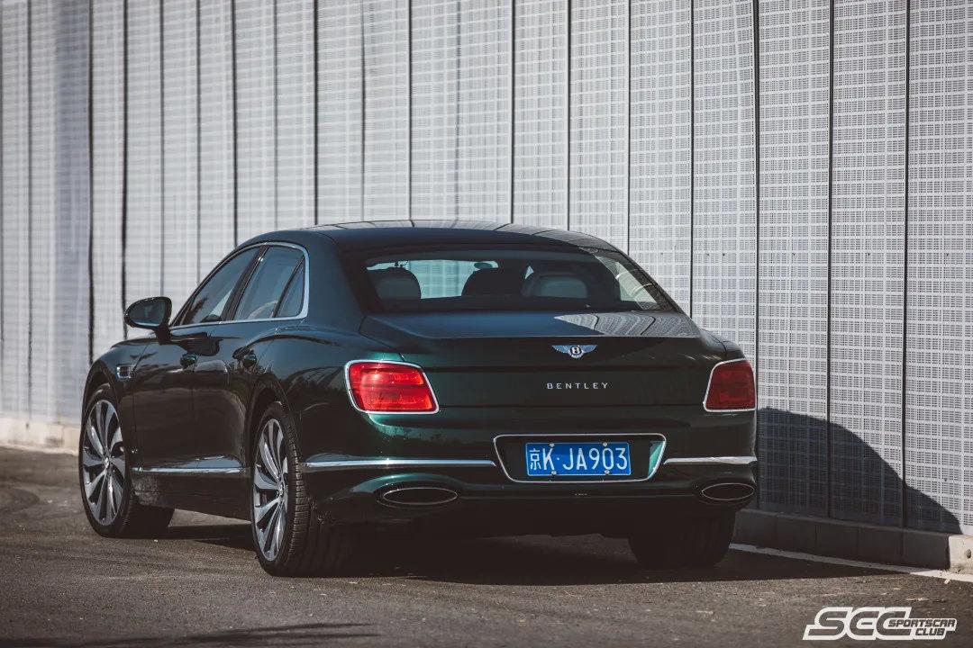 在公路上酣畅飞翔试驾全新宾利飞驰w12