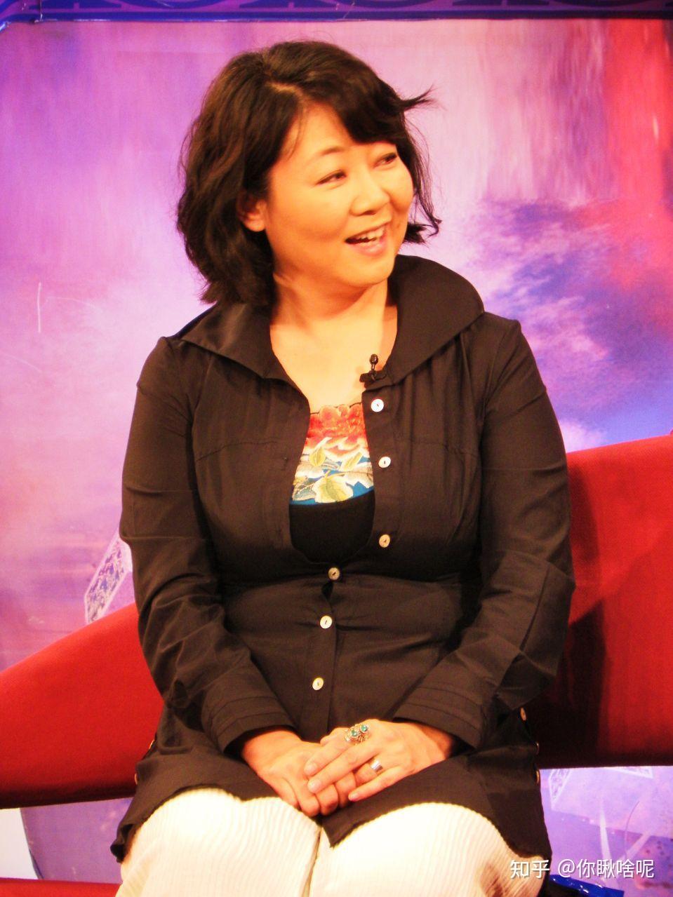 萨日娜与潘军大学相恋丈夫放弃事业成为后盾多年来相濡以沫