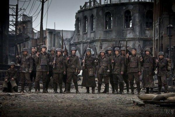 电影《金陵十三钗》中开头,一支中国军队.