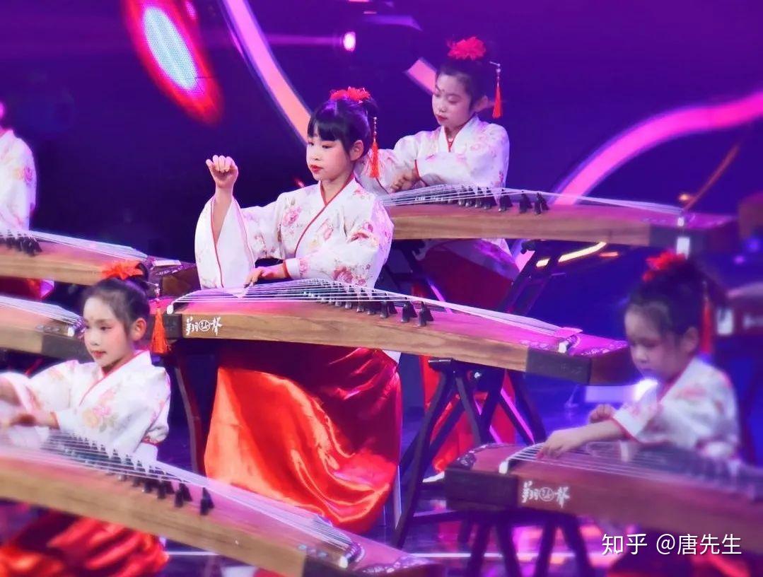 "很多家长给孩子报名学一门乐器时唐先生