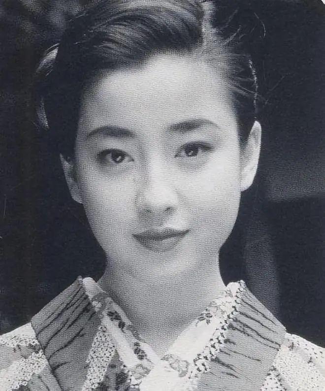 宫泽光子还企图用黑红,让自己的女儿成为网络上的话题,宫泽理惠每天茶