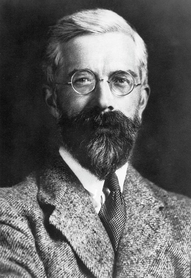 一位名为罗纳德·费舍尔(ronald fisher)的英国数学家将孟德尔和