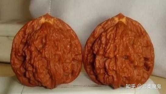 温柔魔鬼聊文玩核桃黄的种类有很多今儿听我一一道来